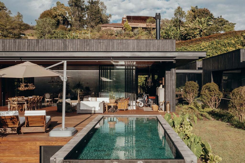 Casa Antioquia Andres Uribe Mesa 5 La quietud del paisaje se posa en esta casa antioqueña