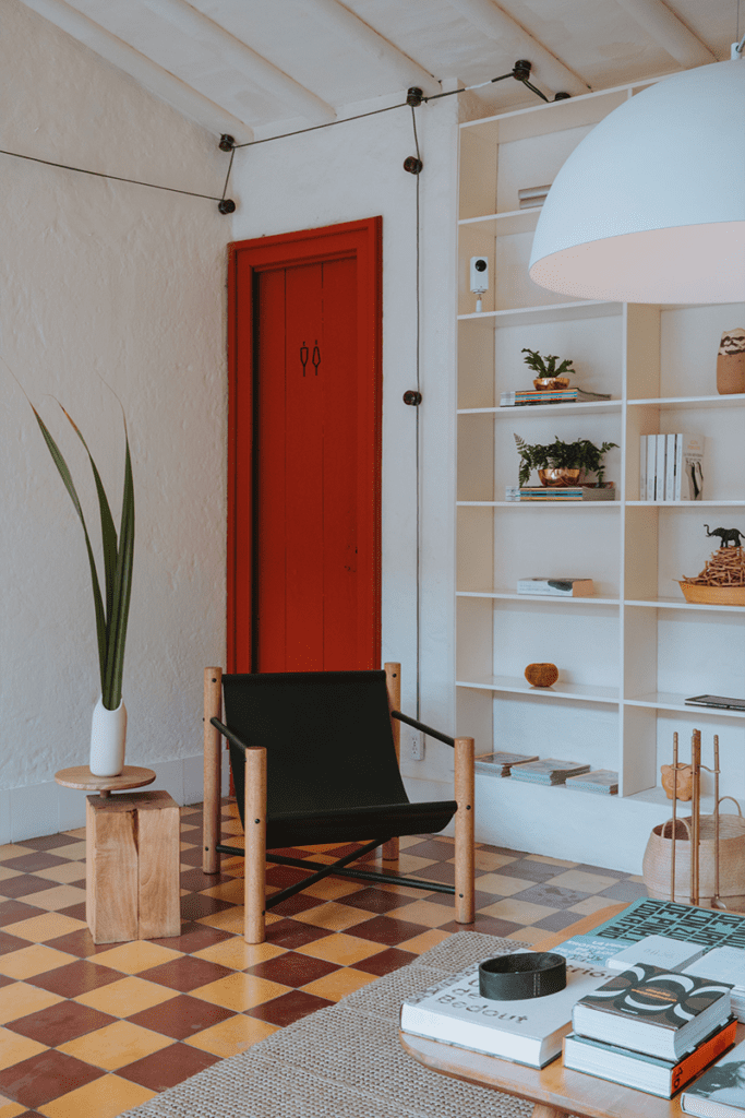 Una casa en antioquia renovada para ser un retiro de arte y cultura 