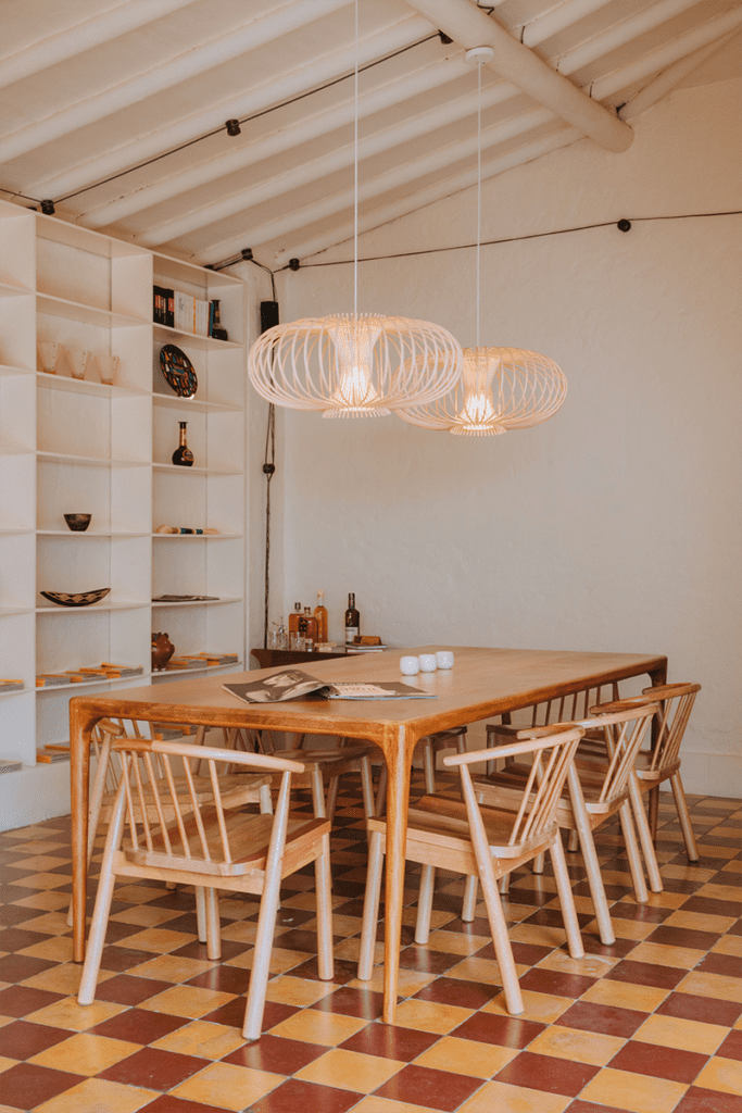 Una casa en antioquia renovada para ser un retiro de arte y cultura 