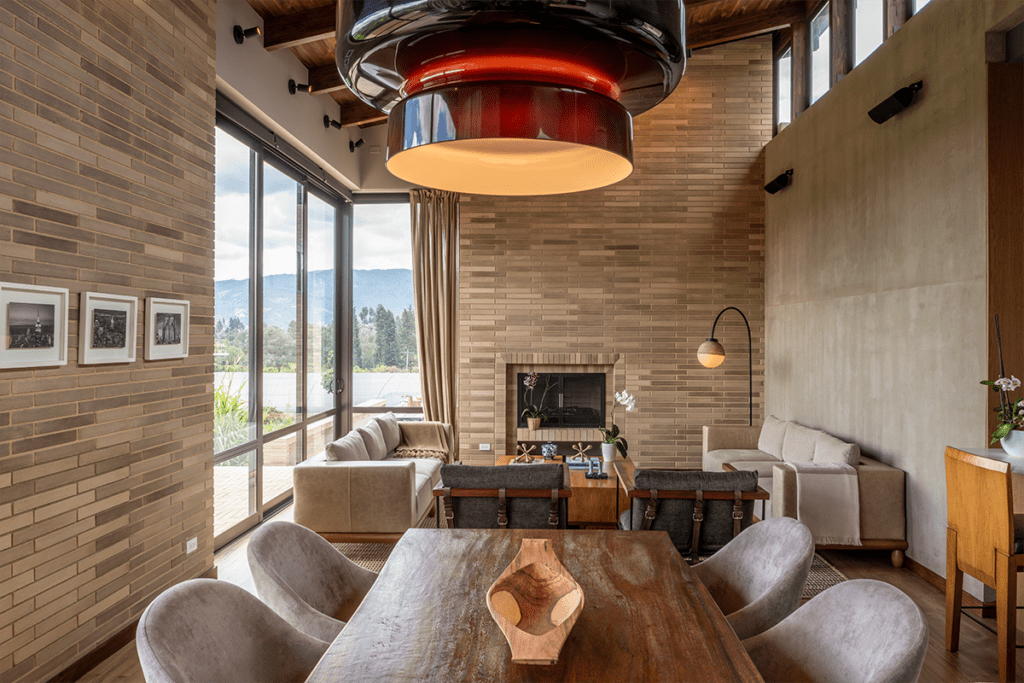 Estas dos viviendas son iguales y fueron diseñadas para la conexión familiar