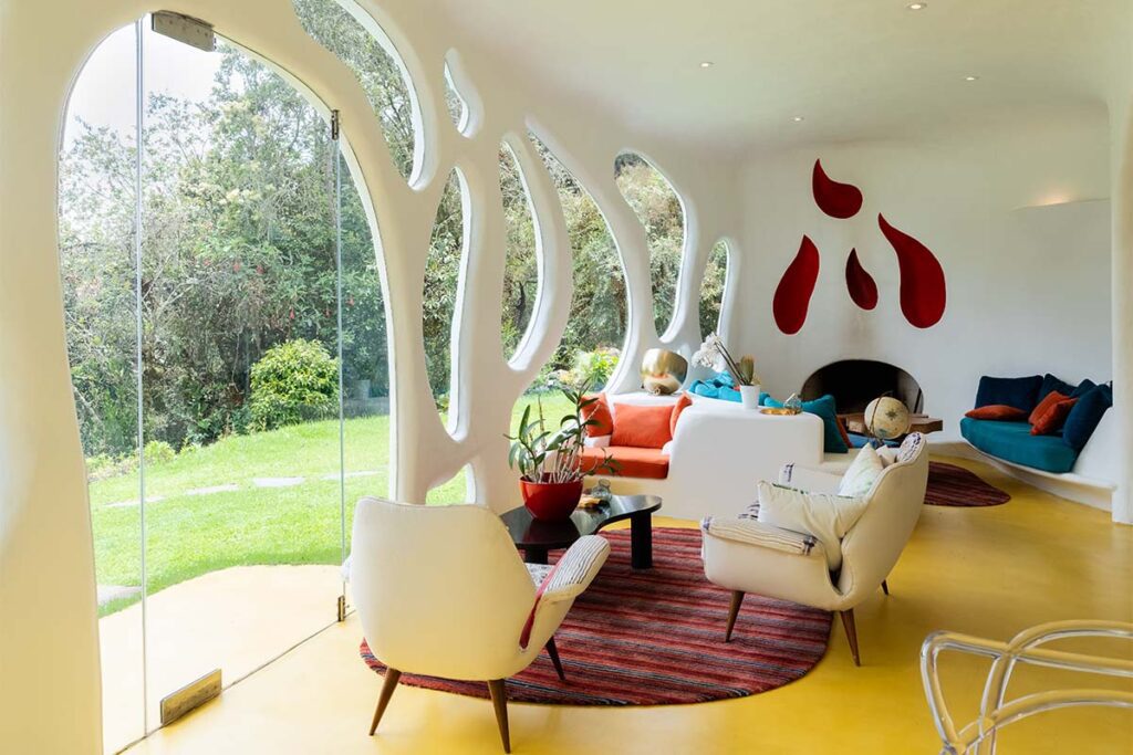 Un recorrido por una casa de formas infinitas en la sabana de bogotá