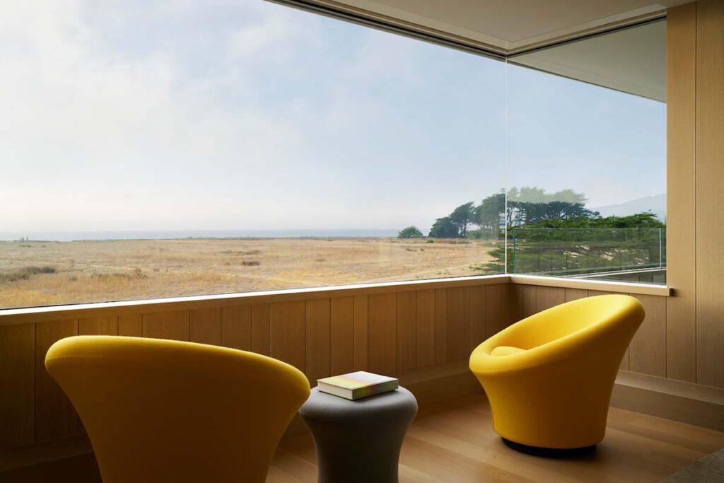 La arquitectura de esta casa celebra la vida junto al mar