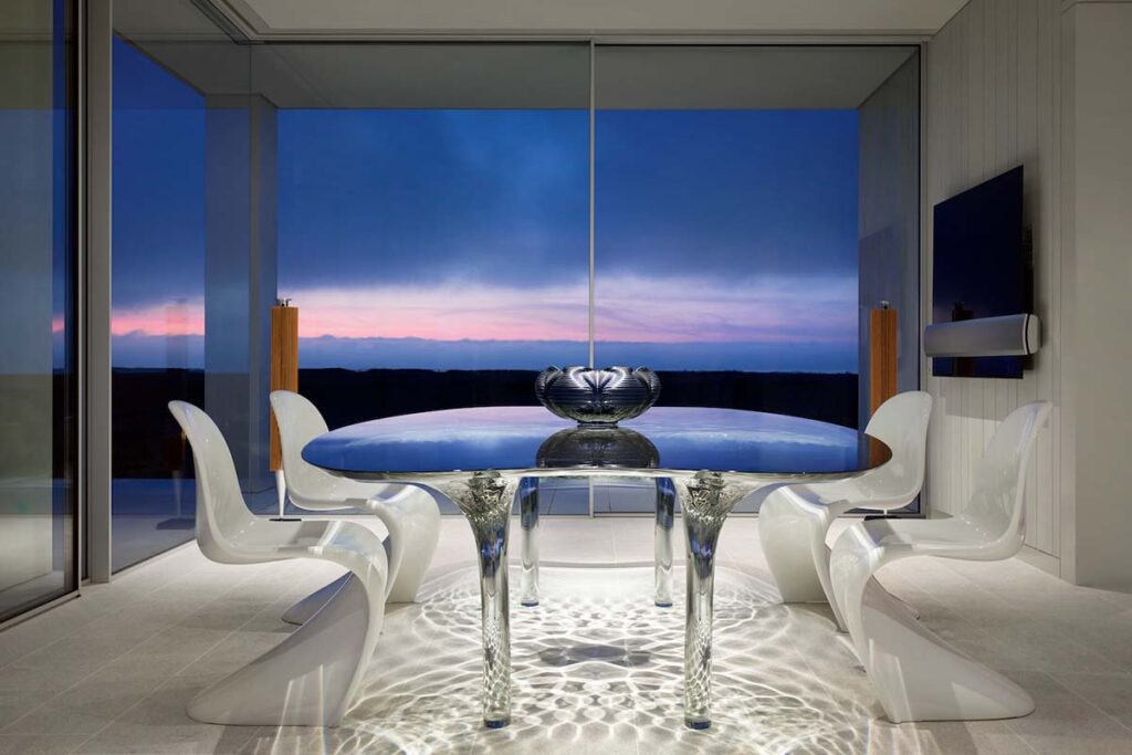 La arquitectura de esta casa celebra la vida junto al mar