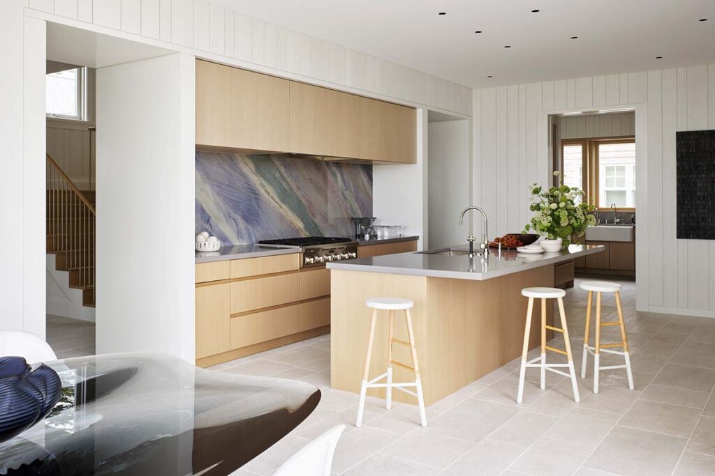 La arquitectura de esta casa celebra la vida junto al mar