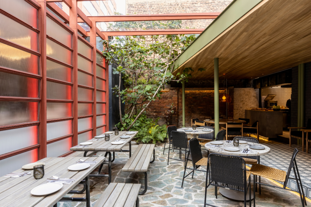 Comer en el jardín de las delicias: el diseño de un restaurante dramático e intenso Comer en el jardín de las delicias: el diseño de un restaurante dramático e intenso