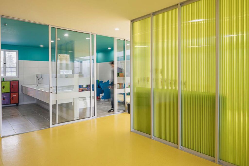 Entre dos mundos: una obra que oculta su complejidad mediante su arquitectura