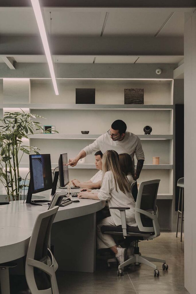 Explorar las formas es la identidad de las piezas artesanales del diseñador david del valle