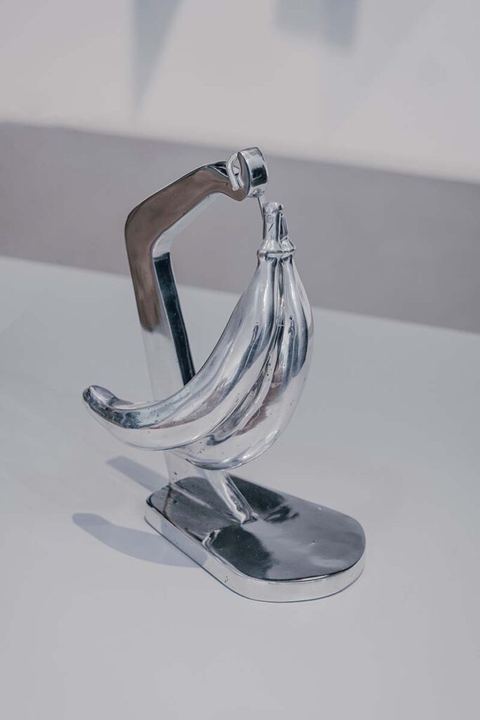 Esta silla de aluminio macizo es a la vez una pieza de diseño y una obra de arte