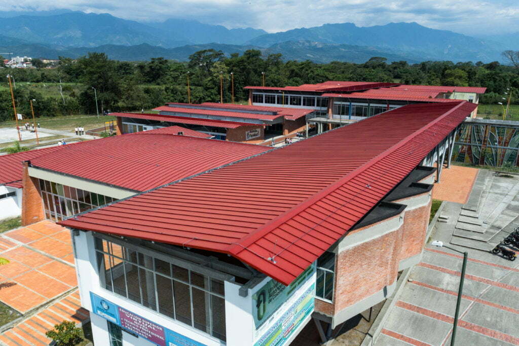El color en las cubiertas, una insignia para los proyectos arquitectónicos colombianos