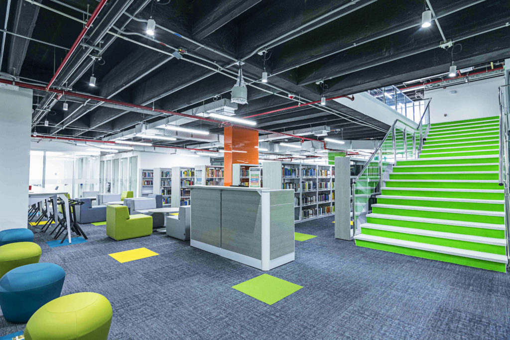 Biblioteca de la nueva sede de la fundación universitaria del área andina en valledupar