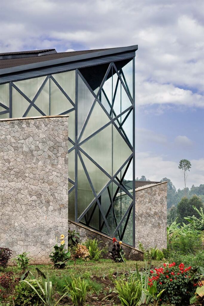 ¿Qué es este edificio con puntas y filos? Una destilería hecha con materiales locales 5 Destileria Estados Unidos 4 ¿Qué es este edificio con puntas y filos? Una destilería hecha con materiales locales