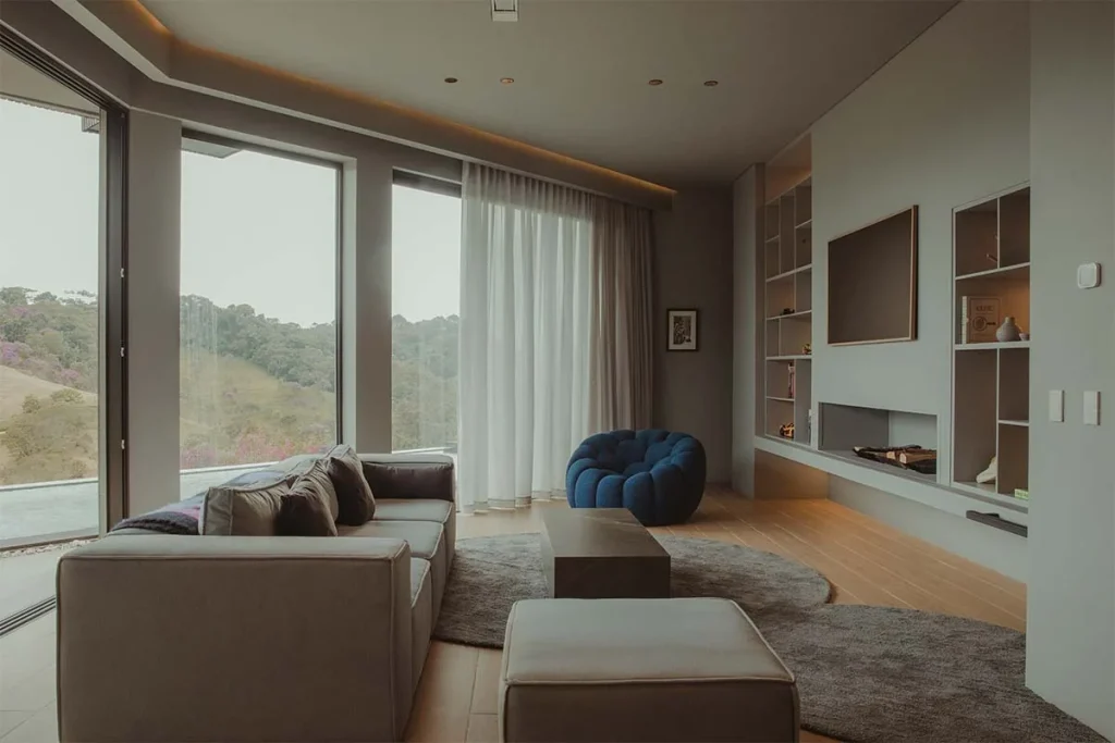 Dos casas para dos artistas colombianos en una montaña en medellín