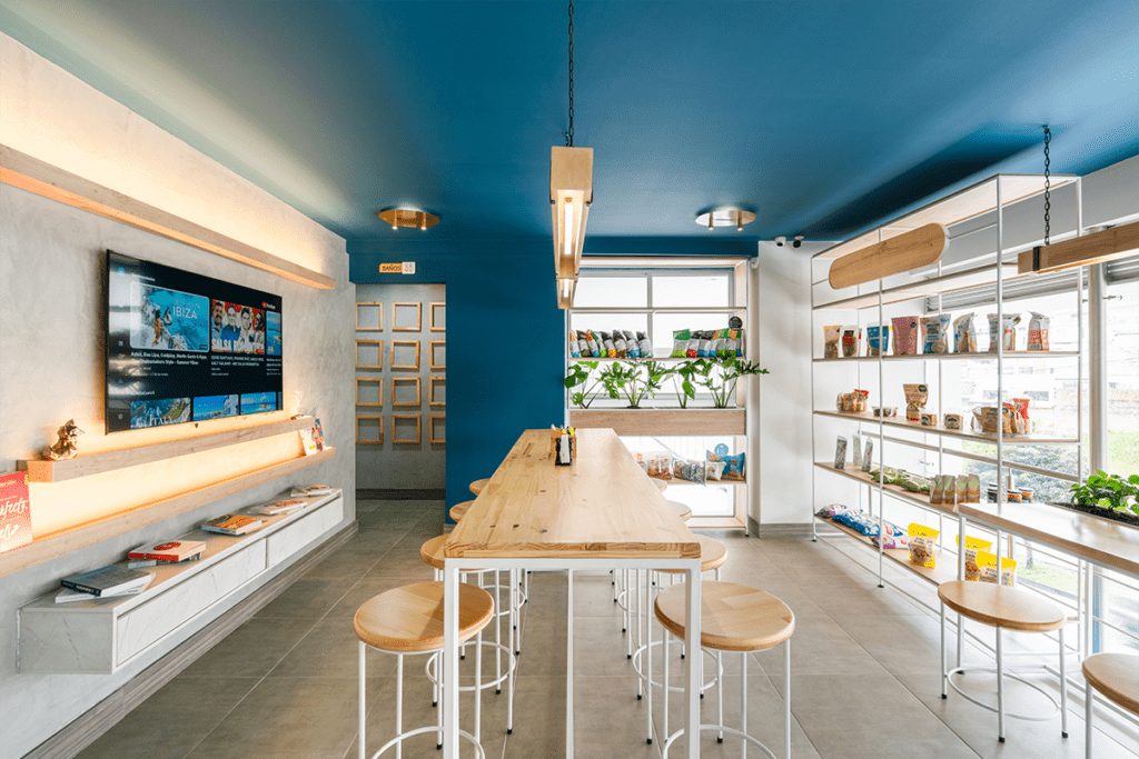 La experiencia de la nutrición y el bienestar en un mismo lugar, en manizales Diseño tienda esentional