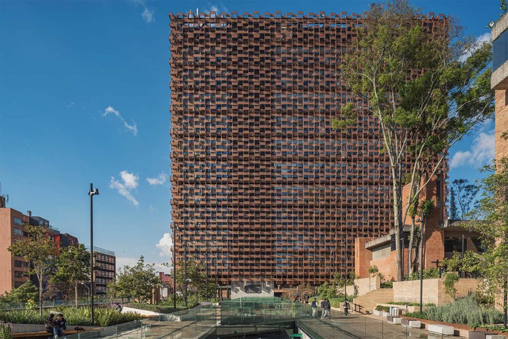 El edificio de ciencias de la javeriana es un ícono de sostenibilidad e innovación arquitectónica