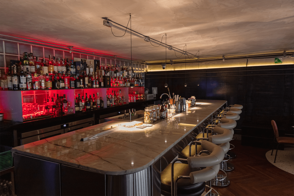 La estética 'dieselpunk' reinterpretada en la diseño de este bar