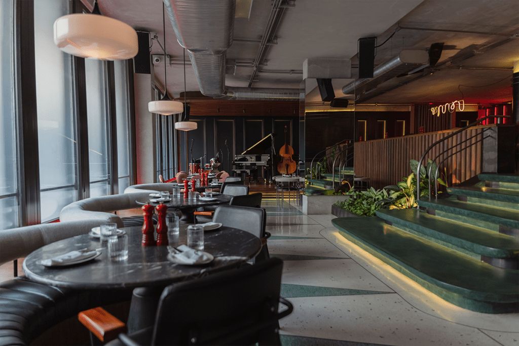 La estética 'dieselpunk' reinterpretada en la diseño de este bar