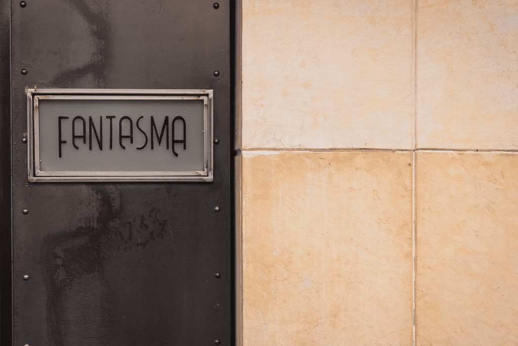 La estética 'dieselpunk' reinterpretada en la diseño de este bar