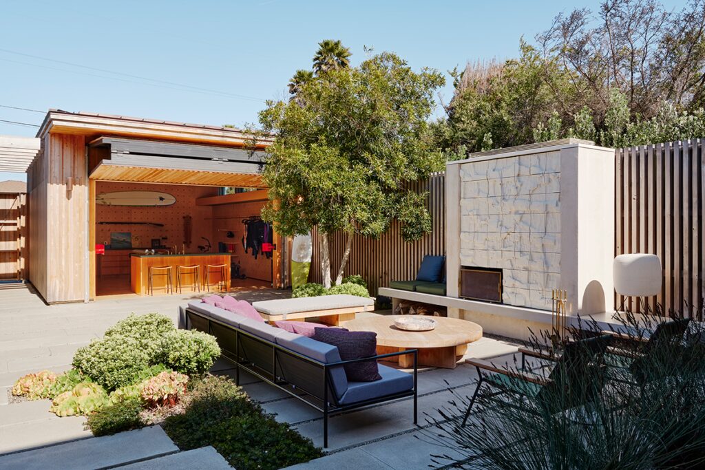 Esta casa tiene un alto diseño y una estética informal californiana