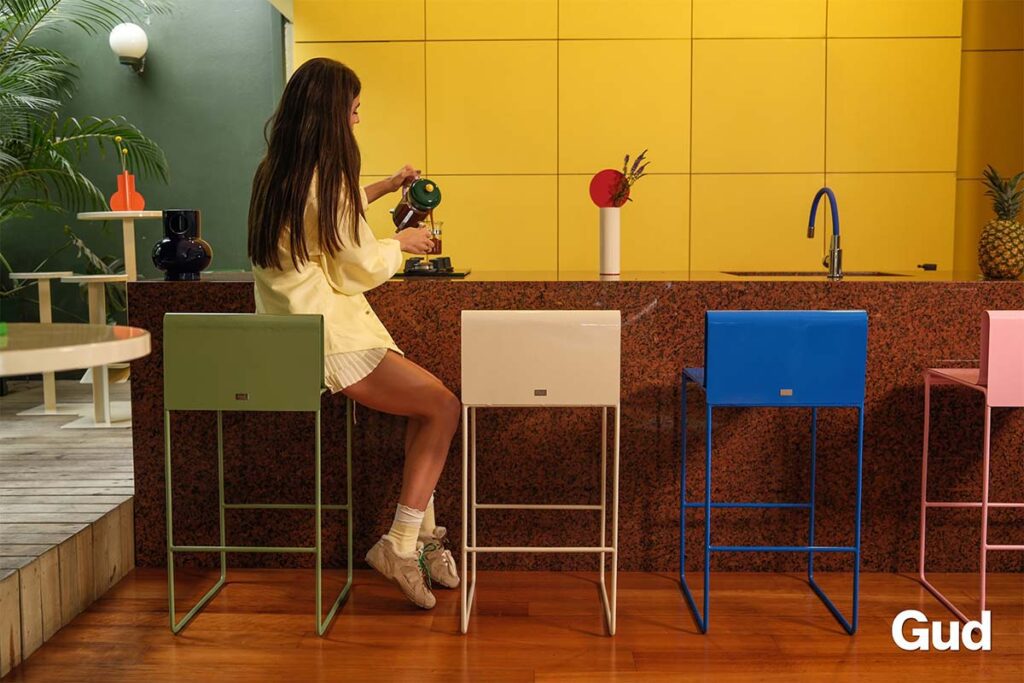 Una nueva mirada al mobiliario metálico: estética, precisión y mucho color