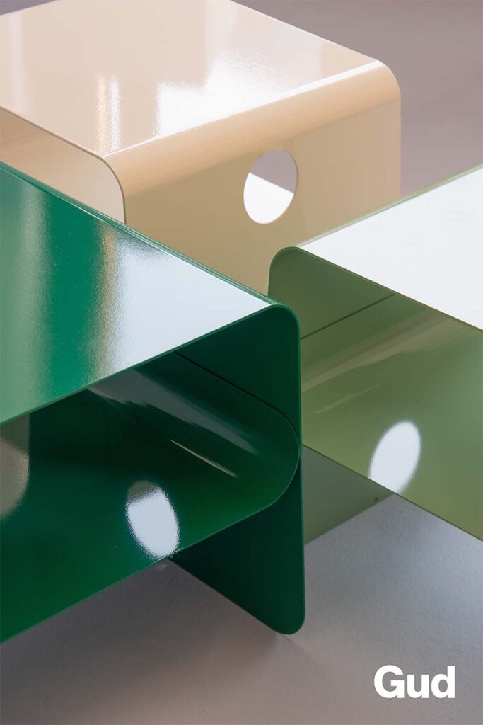 Una nueva mirada al mobiliario metálico: estética, precisión y mucho color