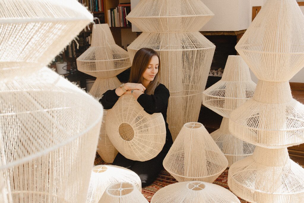 La tradición indígena se mezcla con el diseño contemporáneo de estas lámparas