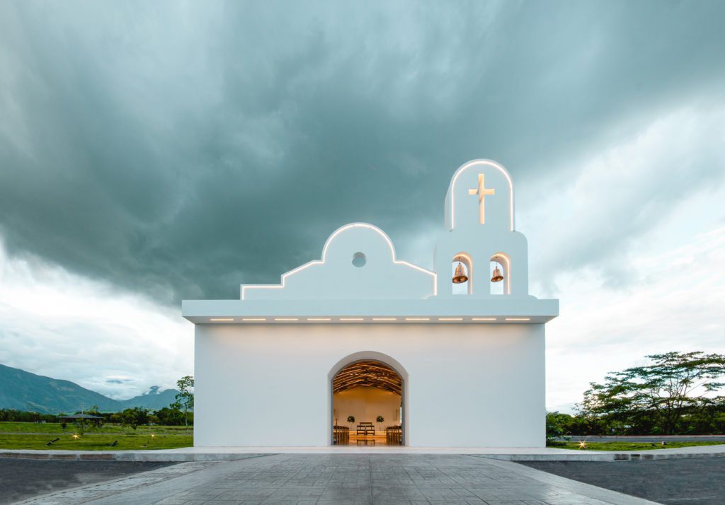 La arquitectura contemporánea de la capilla hacienda las marías, en villavicencio, meta