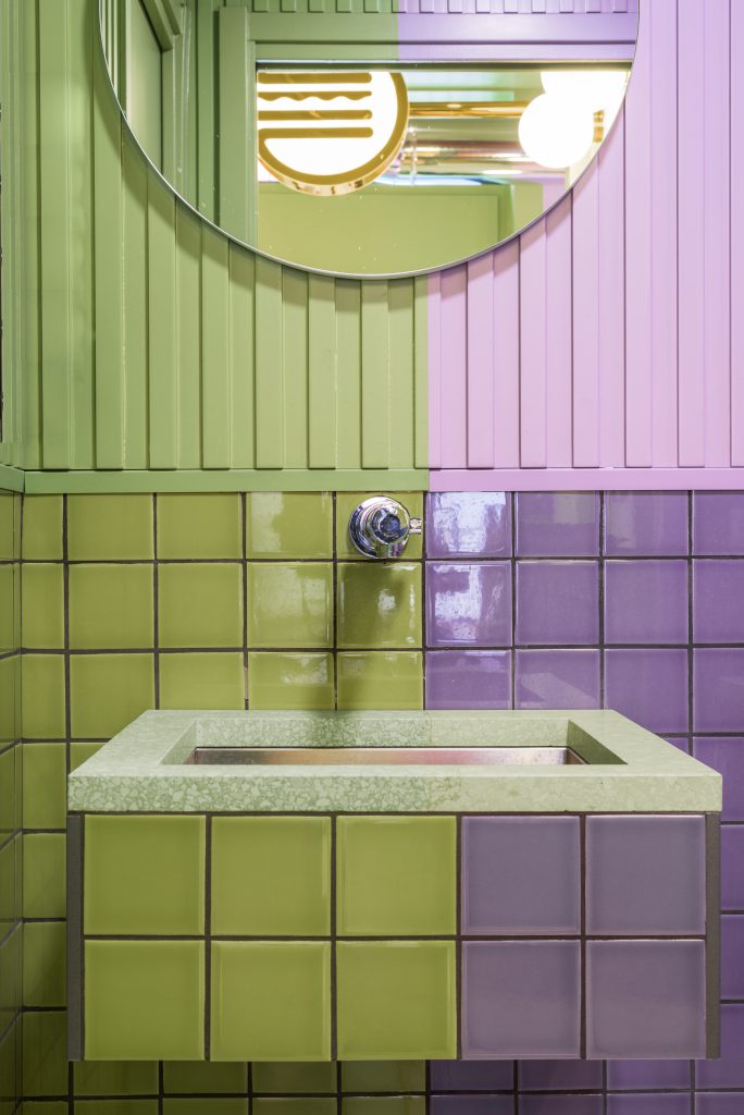 Una cadena de hamburguesas con un interiorismo y decoración fuera de lugar