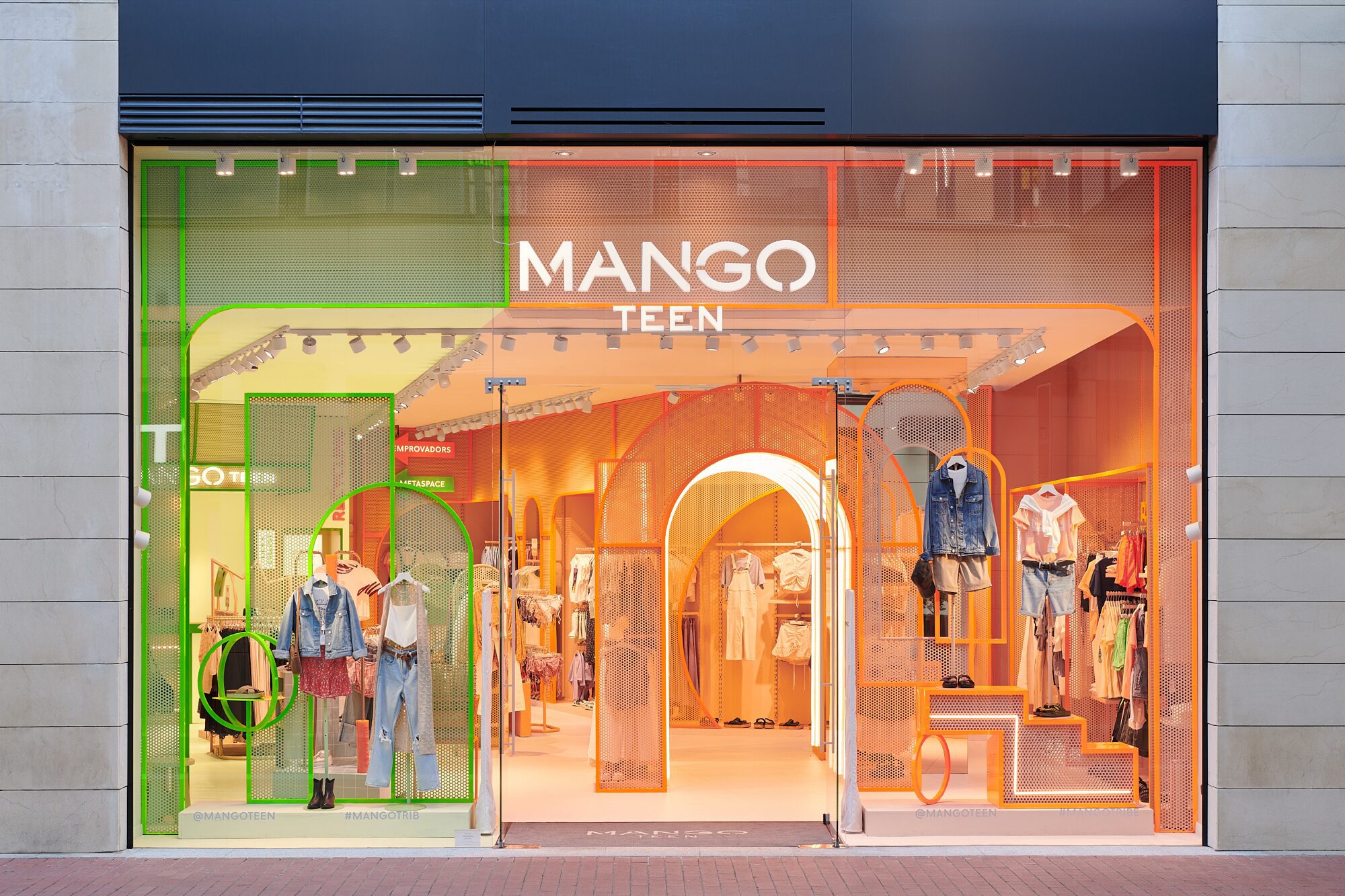 Tienda de moda Mango Teen por Masquespacio