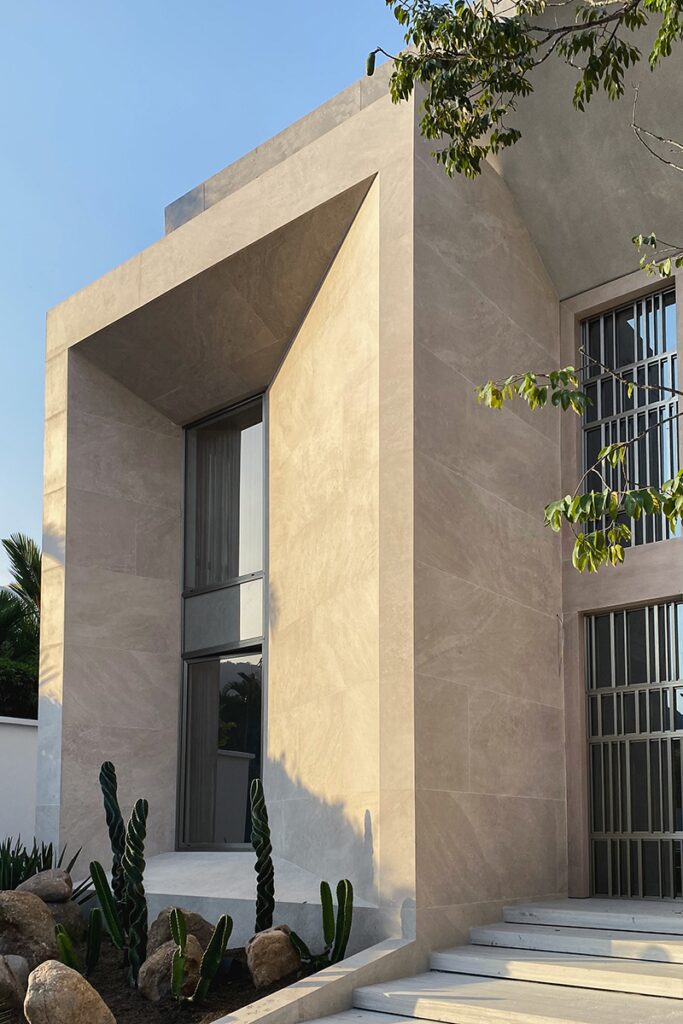 Más allá de lo visual: la arquitectura de esta casa le apuesta a lo monumental Más allá de lo visual: la arquitectura de esta casa le apuesta a lo monumental