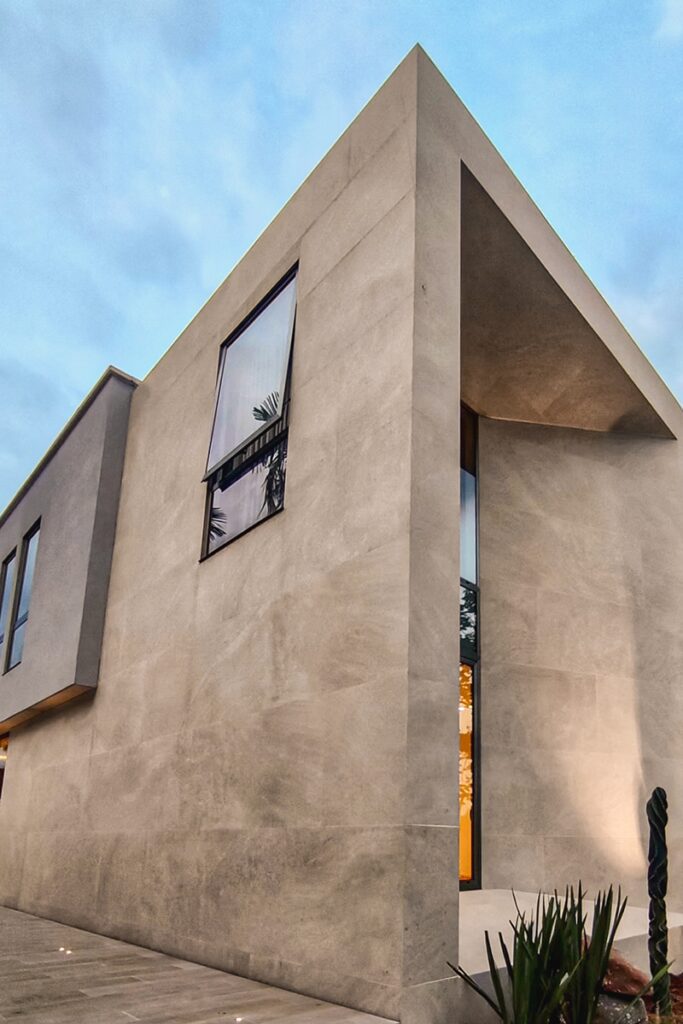 Más allá de lo visual: la arquitectura de esta casa le apuesta a lo monumental Arquitectura mf arquitectos