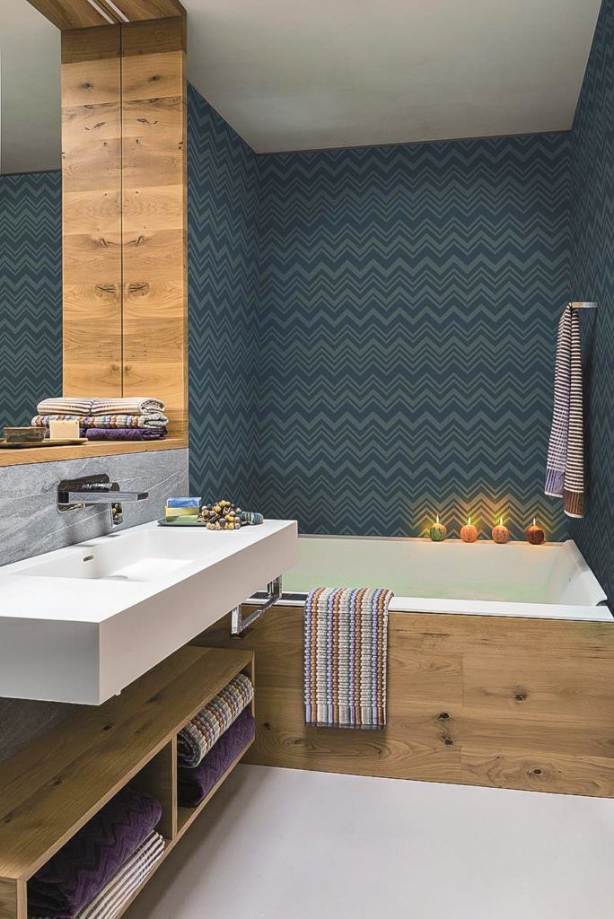 Este papel de colgadura tiene el poder de embellecer el baño de la casa Este papel de colgadura tiene el poder de embellecer el baño de la casa