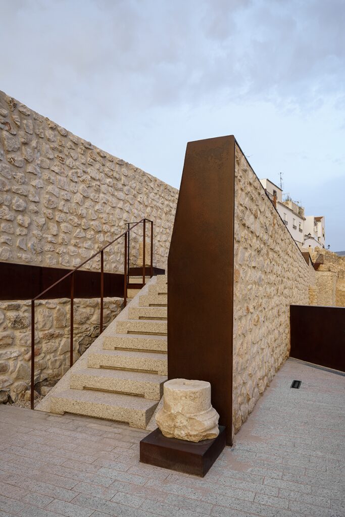 Así es la muralla diseñada con un magnífico estilo en españa