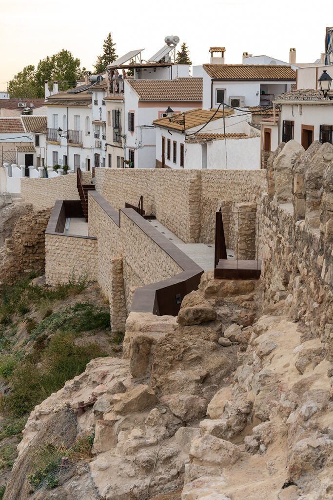 Así es la muralla diseñada con un magnífico estilo en españa