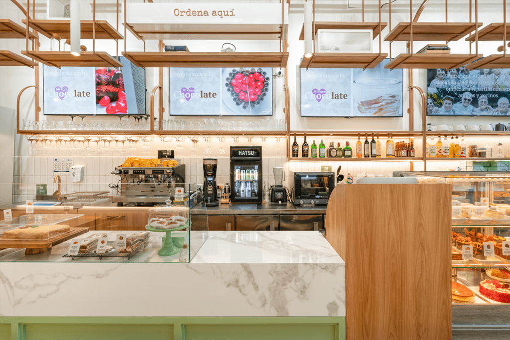 La renovación de esta pastelería en bogotá es la mezcla entre lo clásico y un entorno cálido