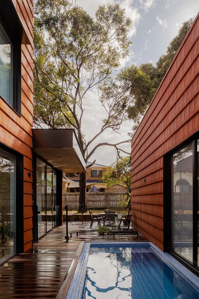 Mahogany House R ARCHITECTURE 11 Una hogar multigeneracional en el que se unen las cabañas de abuelos, padres y nietos
