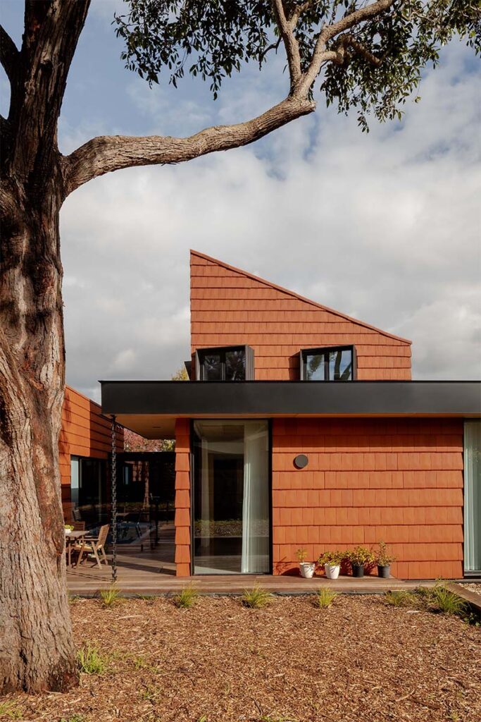 Mahogany House R ARCHITECTURE 3 Una hogar multigeneracional en el que se unen las cabañas de abuelos, padres y nietos