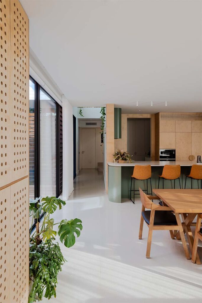 Mahogany House R ARCHITECTURE 6 Una hogar multigeneracional en el que se unen las cabañas de abuelos, padres y nietos