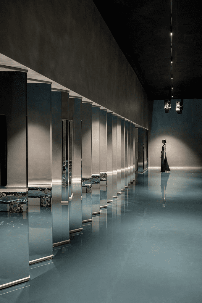 Un museo en bombay, india, diseñado para descubrir experiencias holísticas