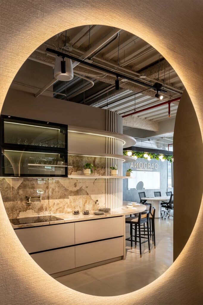 Una tienda cuyo diseño borra los límites y juega con la geometría y la luz