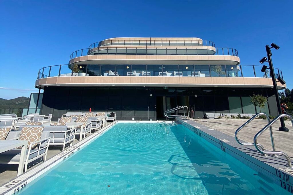 Un edificio en las montañas: la obra ganadora de dos importantes reconocimientos