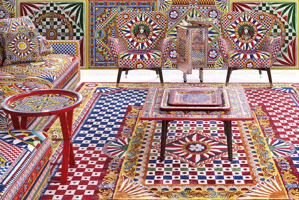 Papel de colgadura por dolce & gabbana casa disponible en papelillo & armonía.