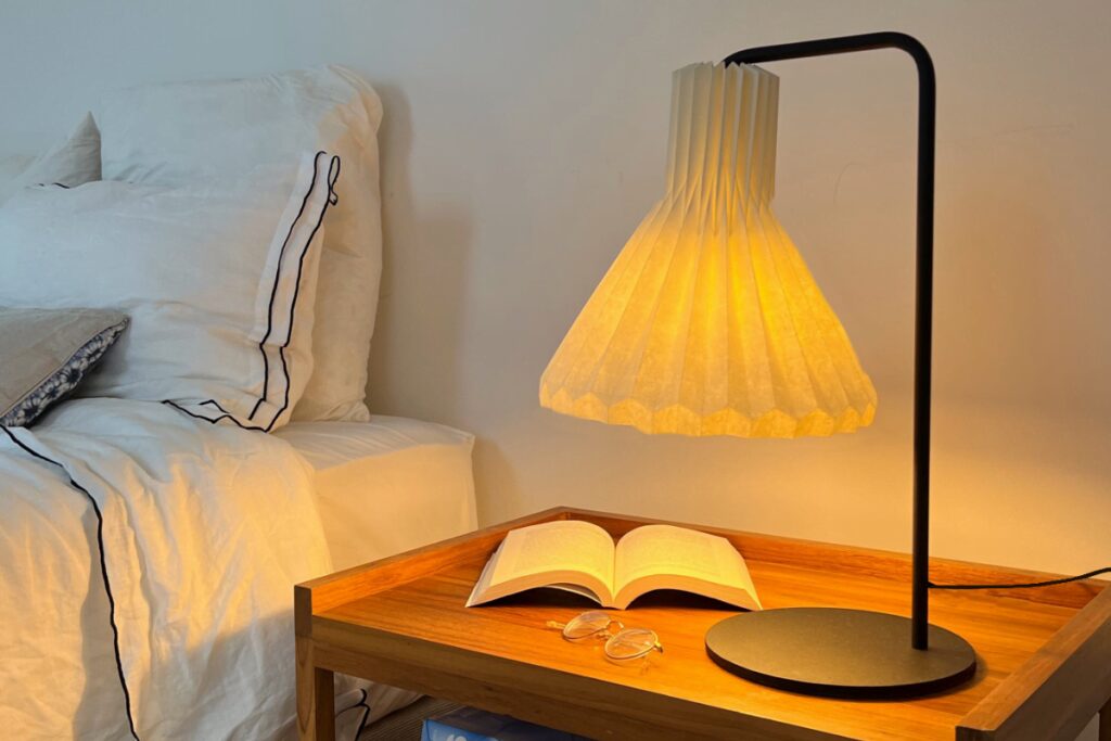 Lámparas artesanales en papel inspiradas en los destellos de las estrellas