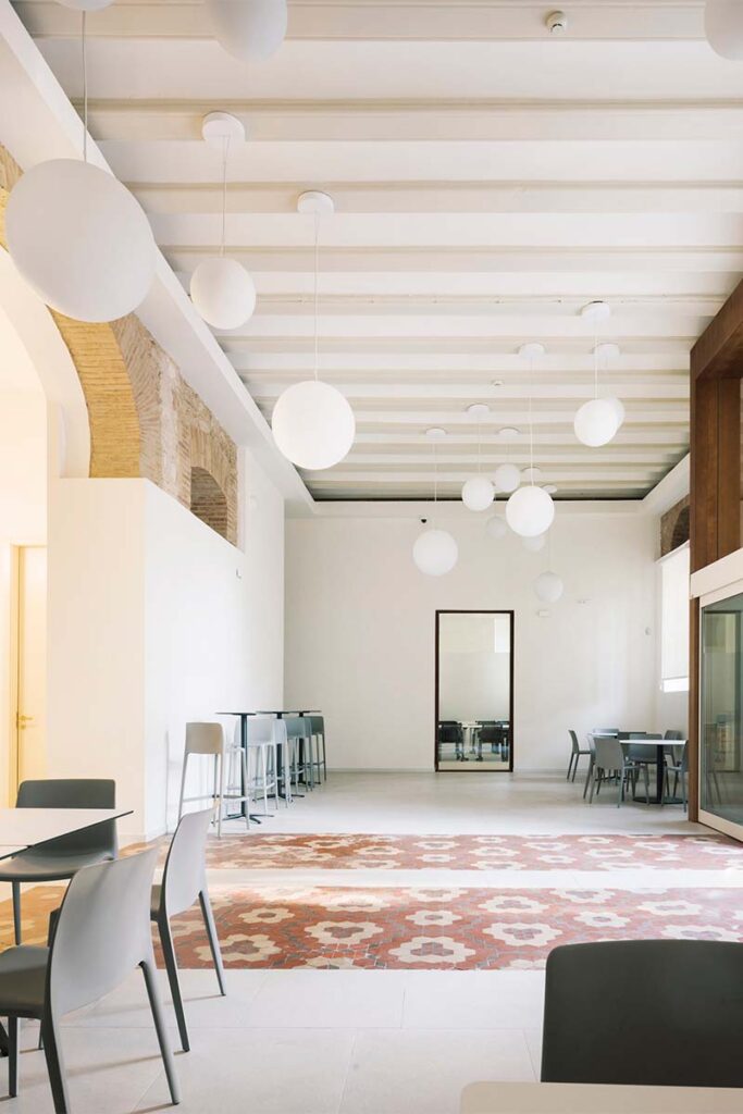 Espacios con memoria: un antiguo claustro convertido en campus universitario