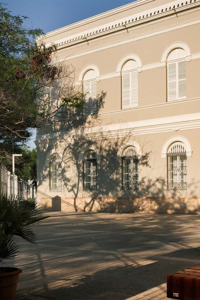 Espacios con memoria: un antiguo claustro convertido en campus universitario