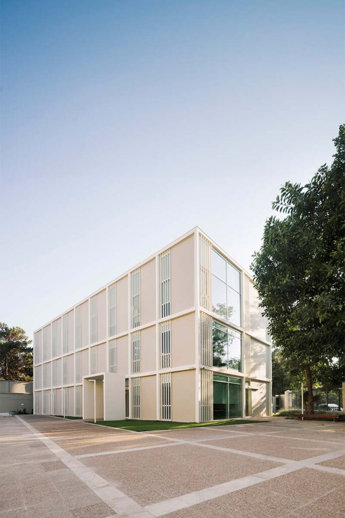 Espacios con memoria: un antiguo claustro convertido en campus universitario