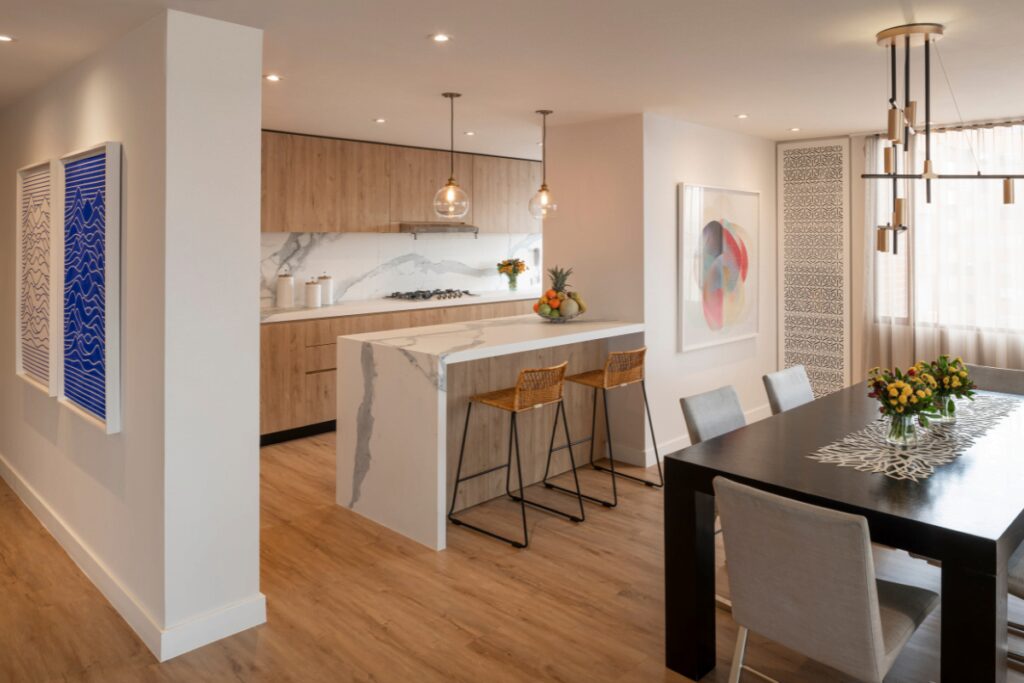 Este apartamento en bogotá se remodeló para aprovechar su vista privilegiada