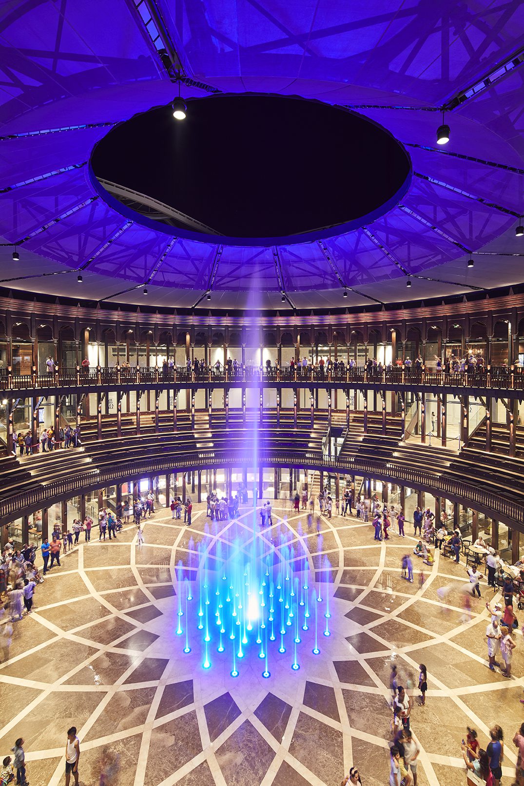 La antigua plaza de toros de cartagena ahora es un centro comercial La antigua plaza de toros de cartagena ahora es un centro comercial