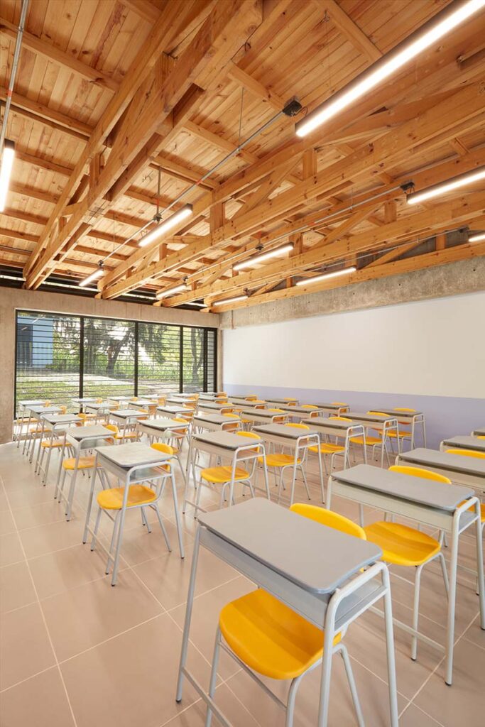 Este es el colegio de crepes & waffles con una arquitectura para la comunidad