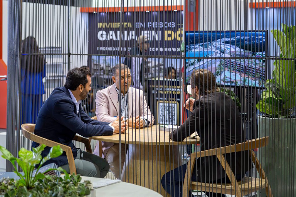 Gran salón inmobiliario