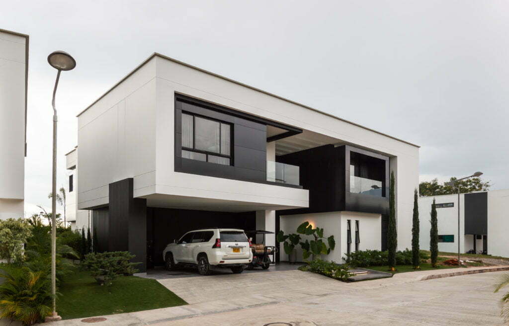 Conozca esta sorprendente casa en bucaramanga con piscina semiolímpica